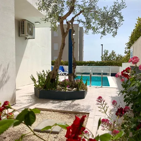 Vila Holiday Home “Petar” With Sea View *