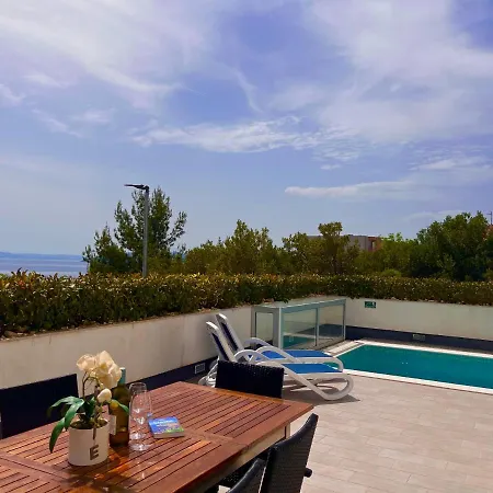 Vila Holiday Home “Petar” With Sea View