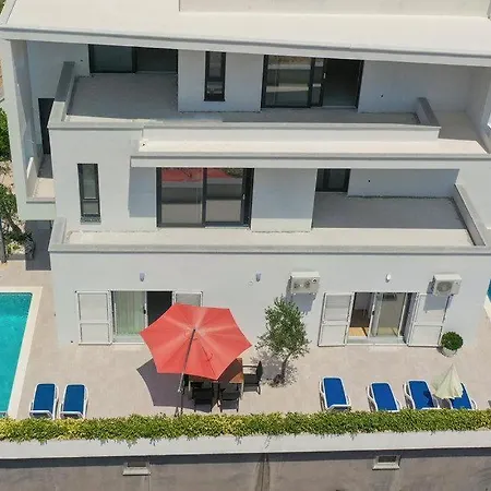 Vila Holiday Home “Petar” With Sea View *
