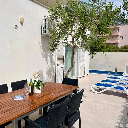 Vila Holiday Home “Petar” With Sea View *