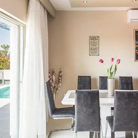 Holiday Home “Petar” With Sea View * Makarská