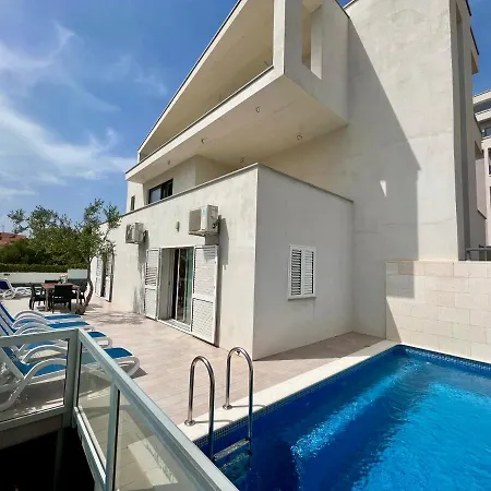 Holiday Home “Petar” With Sea View Vila